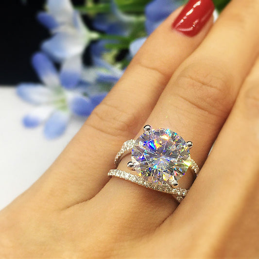 Solitaire crisscross ring on the hand