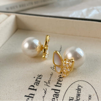 Mother-of-pearl butterfly and pearl two-way stud earrings